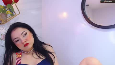 naamah_b online show from December 7, 2024, 1:29 pm