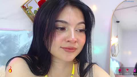 naamah_b online show from February 20, 2025, 4:36 pm