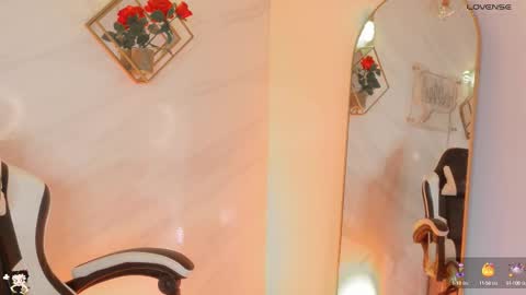 Snapshot of naamah_b chatting on October 11, 2025, 2:15 pm naamah_b online show from October 11, 2025, 2:15 pm