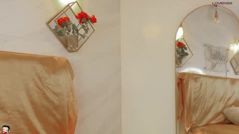 naamah_b online show from February 11, 2026, 2:44 pm