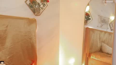 naamah_b online show from May 5, 2026, 2:25 pm