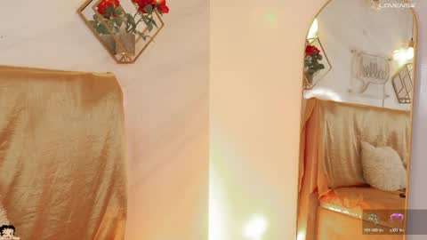 naamah_b online show from May 6, 2026, 2:22 pm