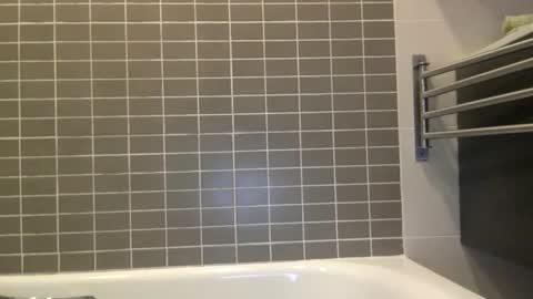 jesussevilla online show from October 1, 2025, 5:52 pm