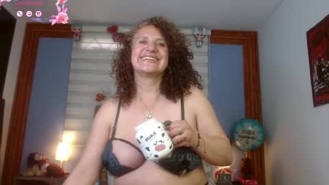 nadia_84 online show from May 4, 2026, 7:43 pm