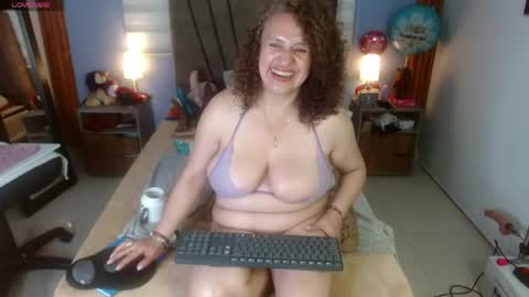 nadia_84 online show from May 5, 2026, 12:57 pm