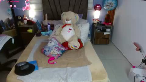 nadia_84 online show from June 24, 2026, 7:35 pm