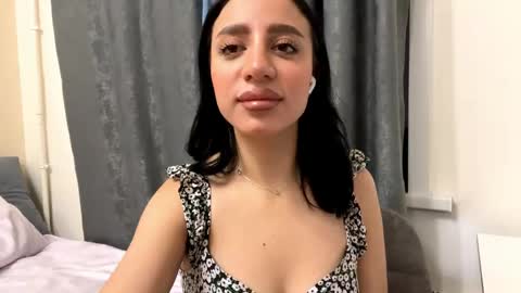 Snapshot of nadinevanni chatting on June 4, 2026, 4:13 pm Leya online show from June 4, 2026, 4:13 pm