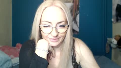 nadinnnea online show from November 24, 2025, 10:26 am