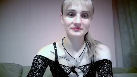 Nadjia online show from December 3, 2025, 9:57 pm