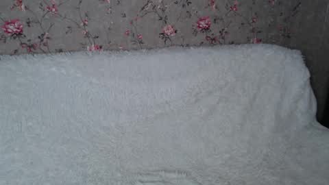 Naemi online show from May 30, 2026, 3:42 pm
