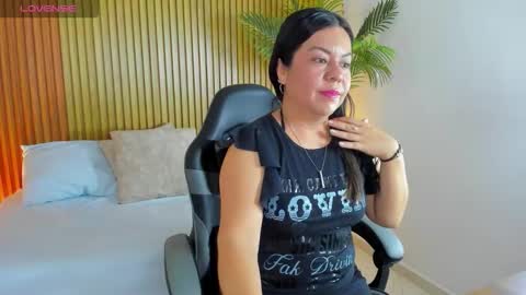 N A H I A online show from November 4, 2025, 12:04 pm