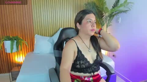 Snapshot of nahia_13 chatting on April 13, 2026, 12:54 pm N A H I A online show from April 13, 2026, 12:54 pm