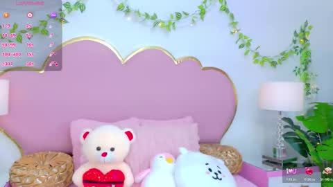 NahiaraReina  online show from November 8, 2025, 2:28 pm