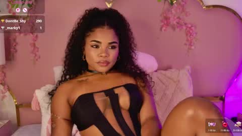 NahiaraReina  online show from April 30, 2026, 3:51 pm