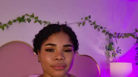 NahiaraReina  online show from May 24, 2026, 1:49 pm