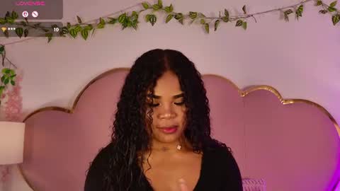 NahiaraReina  online show from June 17, 2026, 2:40 pm
