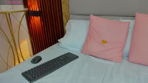 Snapshot of nahiaras_herz chatting on October 15, 2025, 1:00 pm N A H I online show from October 15, 2025, 1:00 pm