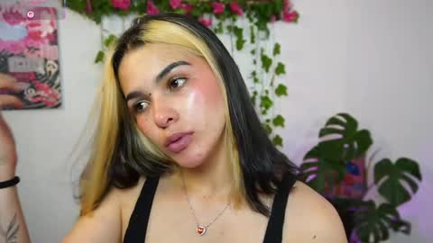Snapshot of naho_4269 chatting on May 4, 2026, 1:01 am Naho Sigueme en mis Redes Sociales Follow me on my social networks online show from May 4, 2026, 1:01 am