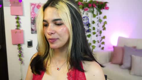 Snapshot of naho_4269 chatting on May 19, 2026, 1:33 am Naho Sigueme en mis Redes Sociales Follow me on my social networks online show from May 19, 2026, 1:33 am