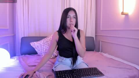 Snapshot of nahomi_key_ chatting on September 8, 2025, 8:19 pm Nahomi online show from September 8, 2025, 8:19 pm