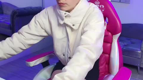 Nahomi online show from February 9, 2025, 1:56 pm