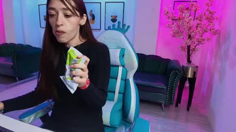 Nahomi online show from February 19, 2025, 3:28 am