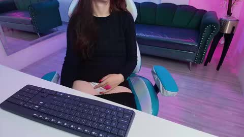 Nahomi online show from February 19, 2025, 6:33 am