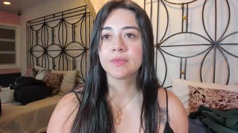 Snapshot of nahomi_sweett chatting on September 21, 2025, 8:05 am Nahomi  online show from September 21, 2025, 8:05 am