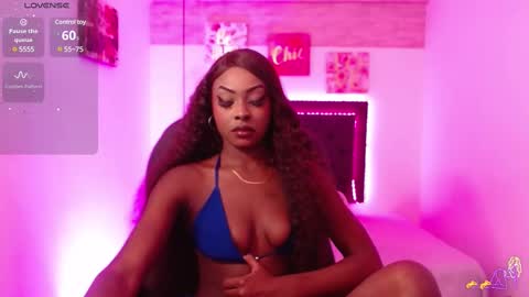 Snapshot of nahomii_hill chatting on January 24, 2025, 8:22 pm Nahomi online show from January 24, 2025, 8:22 pm