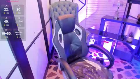 Nahomi online show from November 18, 2025, 5:12 am