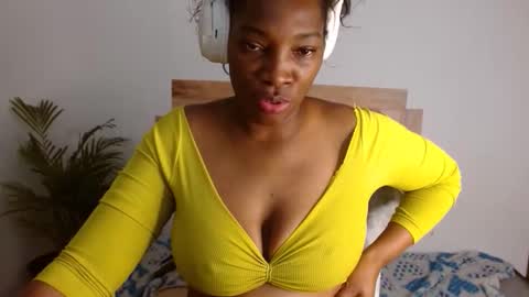 nahomy_gree online show from May 10, 2026, 6:40 am