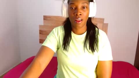 nahomy_gree online show from May 26, 2026, 2:40 am
