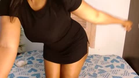 nahomy_gree online show from June 12, 2026, 3:27 am
