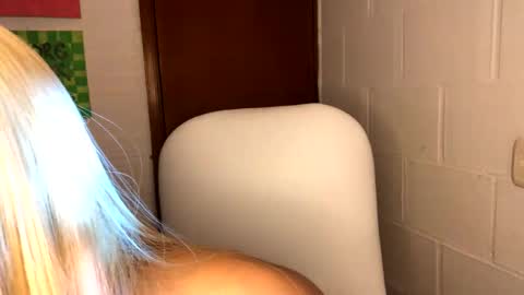 nahomy online show from October 25, 2025, 12:13 pm