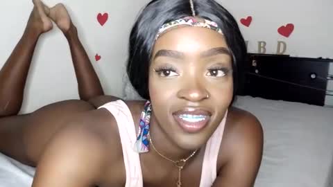 Snapshot of nahomy_smiith chatting on February 24, 2025, 7:52 pm Nahomy online show from February 24, 2025, 7:52 pm