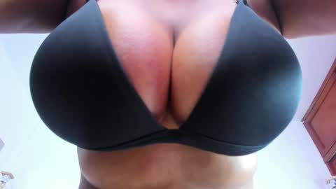 Snapshot of nahomygrey_ chatting on September 25, 2025, 8:12 pm Nahomy online show from September 25, 2025, 8:12 pm