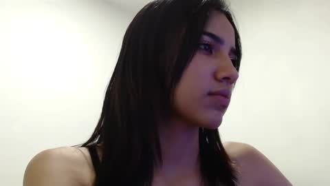 naiakit18 online show from January 11, 2025, 1:37 am