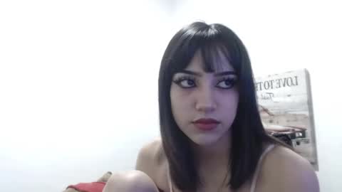 naiakit18 online show from February 4, 2025, 3:11 am
