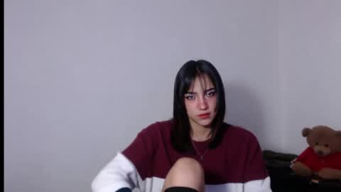 naiakit18 online show from February 26, 2025, 10:42 pm