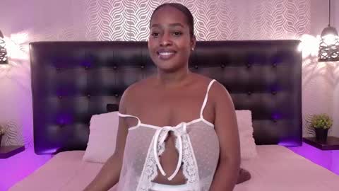 naiaramasson_ online show from May 8, 2026, 1:05 pm