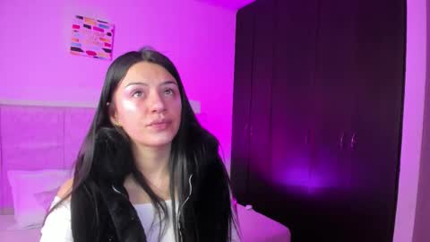 Snapshot of naiavoss chatting on November 18, 2025, 12:20 pm naiavoss online show from November 18, 2025, 12:20 pm