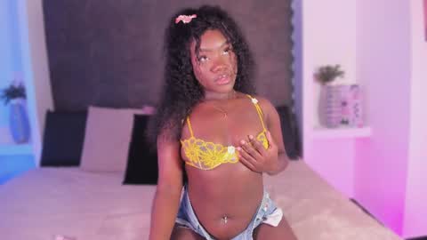 naina deivis33 online show from June 23, 2026, 3:26 am