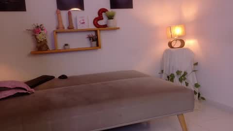 nairagold_ online show from May 15, 2026, 10:50 pm