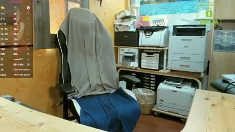 Snapshot of nakedluke chatting on January 15, 2025, 7:44 pm Luke online show from January 15, 2025, 7:44 pm