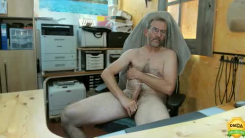 Snapshot of nakedluke chatting on September 22, 2025, 7:05 pm Luke online show from September 22, 2025, 7:05 pm