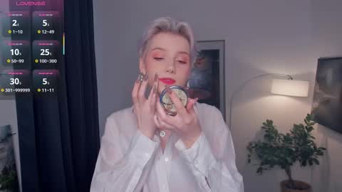 Snapshot of nakishacroshaw chatting on October 19, 2025, 11:44 am Kate online show from October 19, 2025, 11:44 am