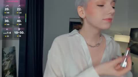 Snapshot of nakishacroshaw chatting on October 24, 2025, 12:01 pm Kate online show from October 24, 2025, 12:01 pm