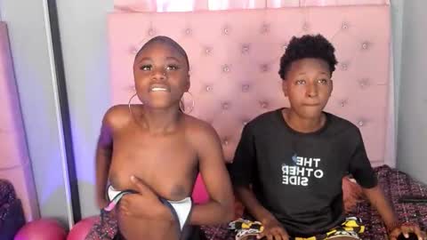Snapshot of nalaandzuri chatting on October 22, 2025, 1:11 pm nalaandzuri ebony lesbian blackgirls online show from October 22, 2025, 1:11 pm