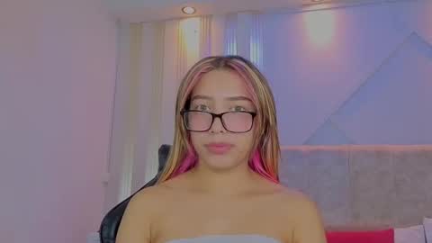 nami_sweet_ online show from September 25, 2025, 3:21 am