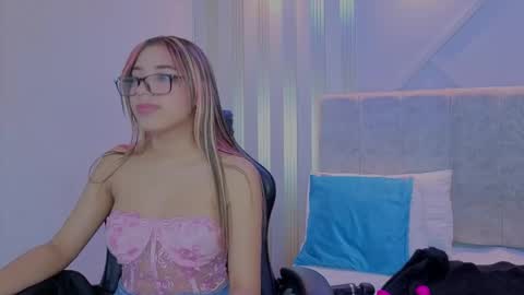 nami_sweet_ online show from September 30, 2025, 3:06 pm